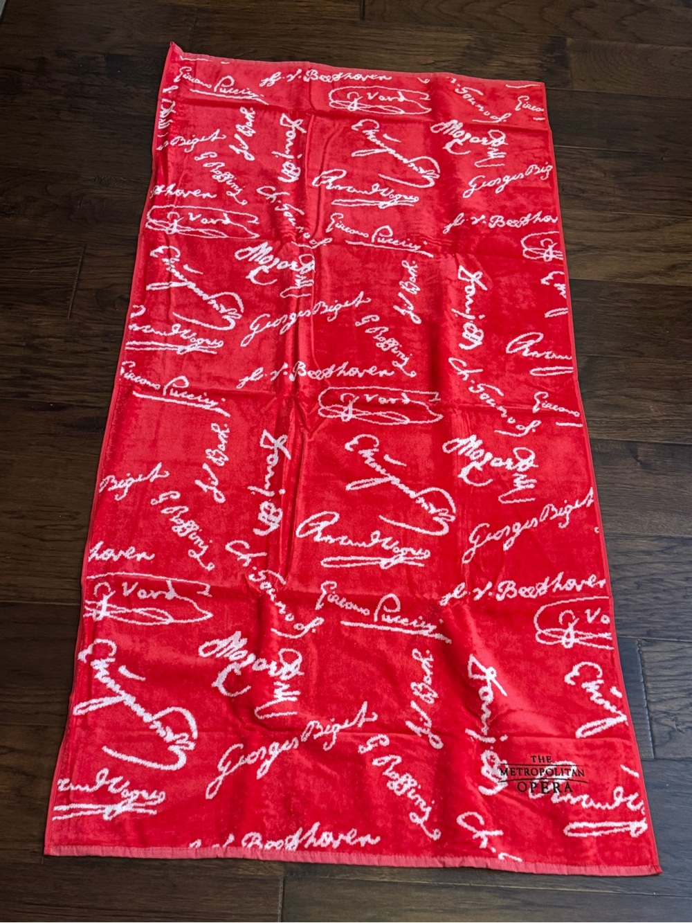 The Metropolitan Opera souvenir Red Beach Towel With White Signatures, Rare HTF